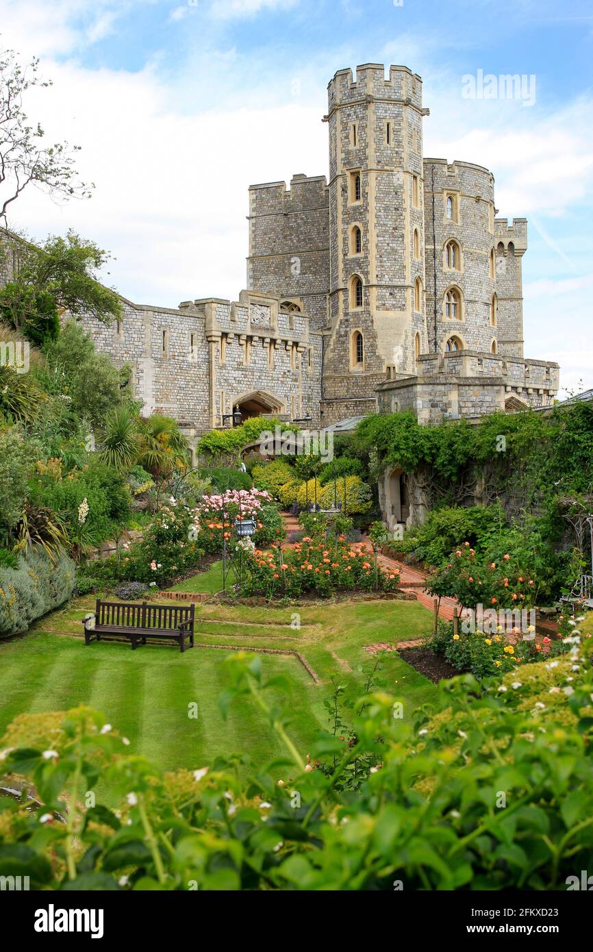 Windsor Castle und Gärten mit blauem Himmel, Windsor, England Stockfoto