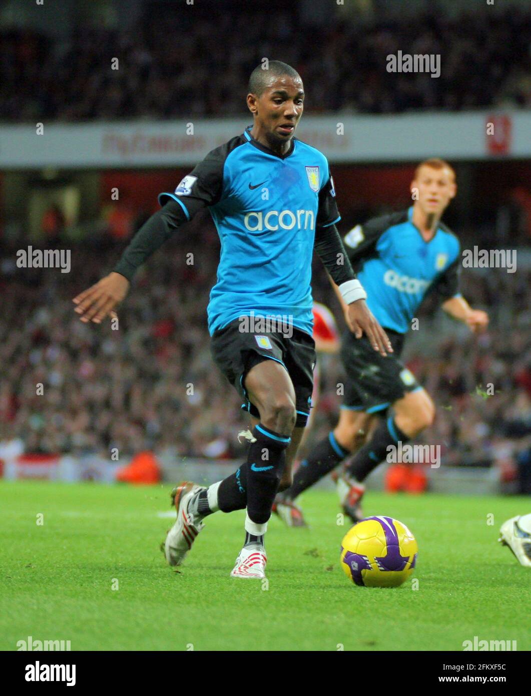 Arsenal / Aston Villa Ashley Young Picture von Gavin Rodgers/ Pixel 07917221968 Stockfoto