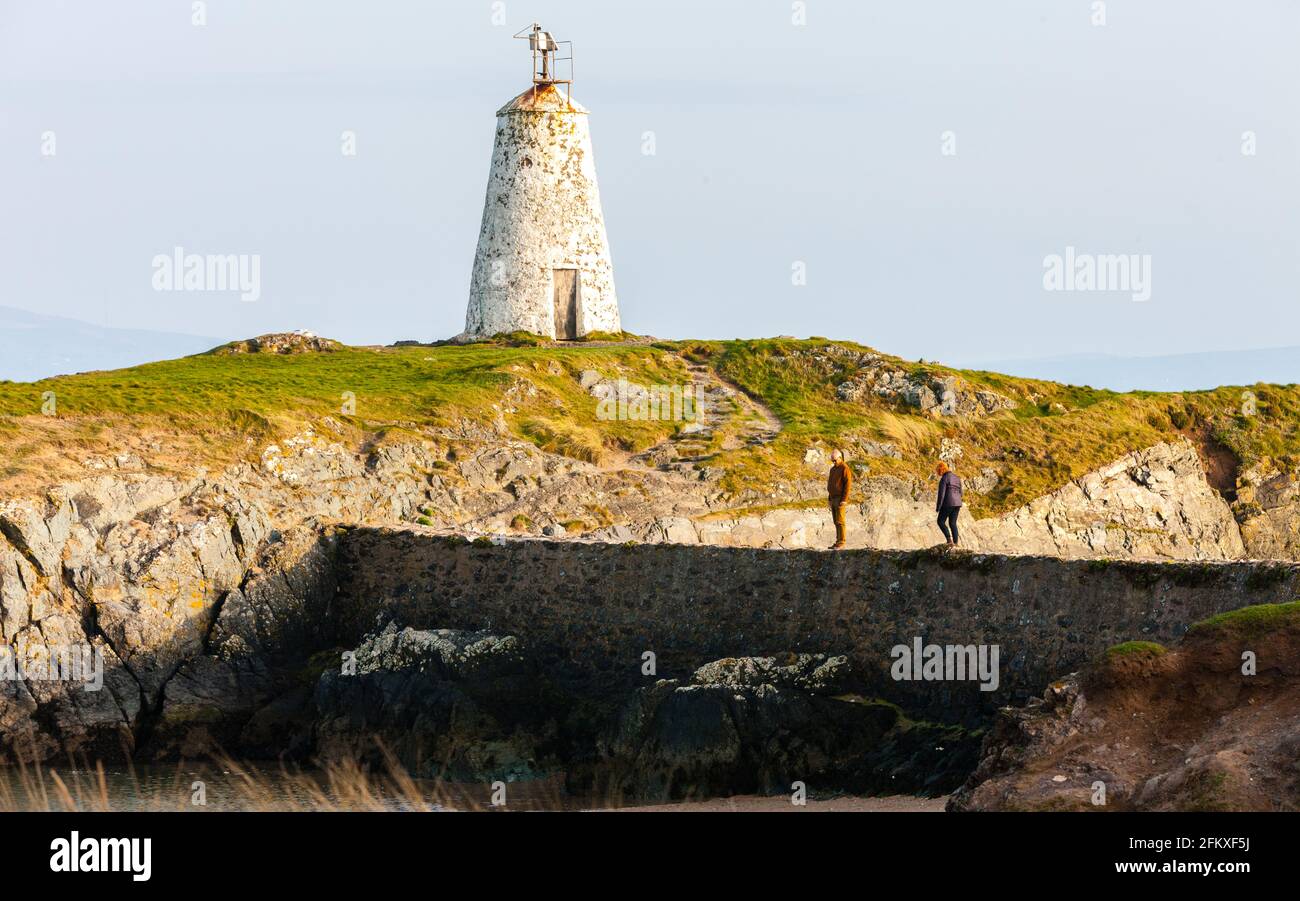 Ynys Llanddwyn,Llanddwyn, Llanddwyn Island,Anglessey,Anglesey,Ynys Mon,Insel Anglesey,Insel,Küste,Küste,Küstenweg,Isle of Anglesey Küstenweg,Nord,Wales,Walisisch,GB,Großbritannien,Großbritannien,Großbritannien,Vereinigtes Königreich,Europa.Ynys Llanddwyn ist eine kleine Gezeiteninsel vor der Westküste von Anglesey Wales (Nordwesten von Wales). Môn Die nächste Siedlung ist das Dorf Newborough.die Insel ist geologisch interessant mit Kissenlava, Jaspisformationen und äolischen Sandvorkommen. Die Insel ist Teil des National Nature Reserve of Newborough Warren.der Leuchtturm Tŵr Mawr markiert den Westen Stockfoto