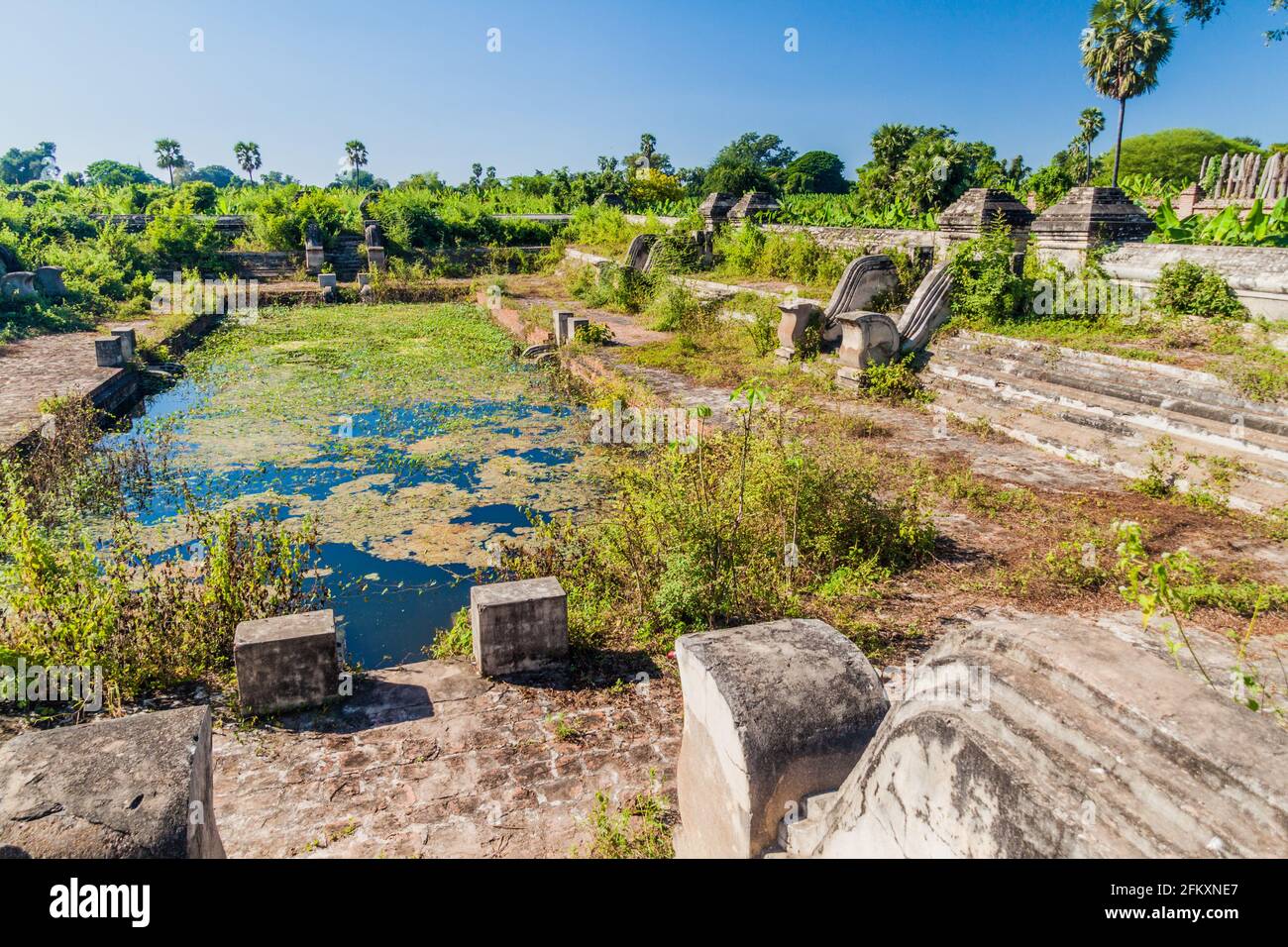 Königlicher Pool für Prinzessinnen der antiken Stadt Inwa Ava in der Nähe von Mandalay, Myanmar Stockfoto