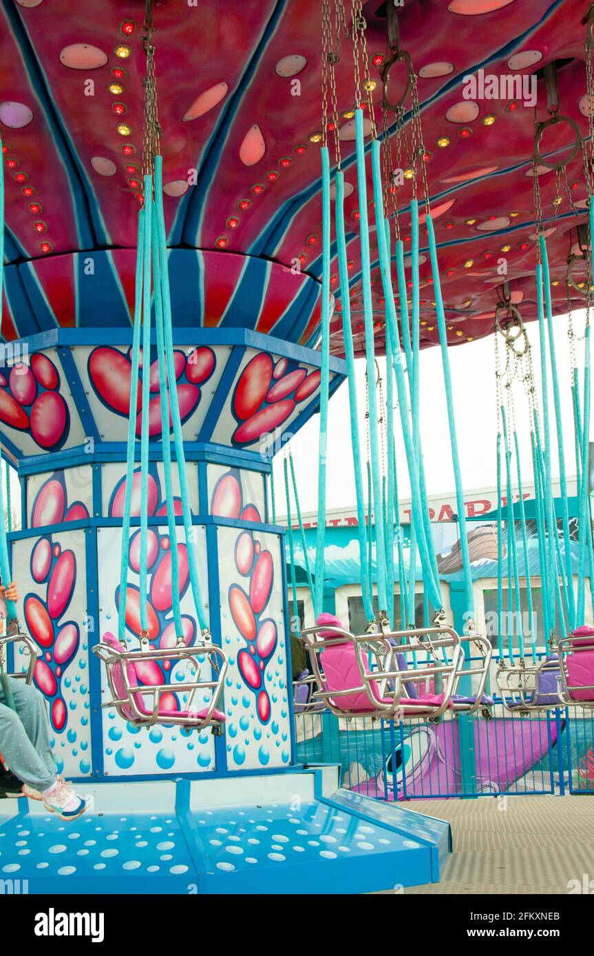 Traditionelles Jahrmarkt-Karussell Harbor Park, Littlehampton, West Sussex, Großbritannien Stockfoto