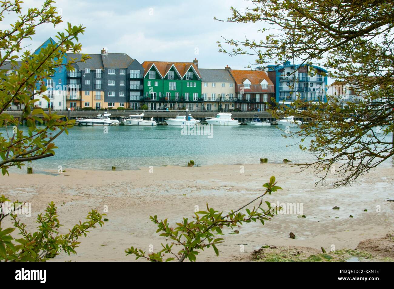 Littlehampton - Blick auf die Häuser über dem Fluss Arun Stockfoto