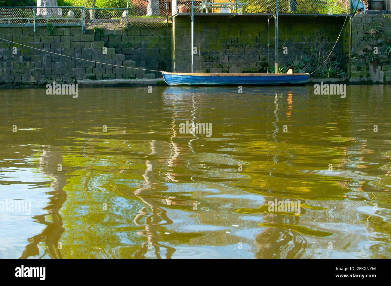 Festfahrtes Boot auf der Themse Twickenham Stockfoto