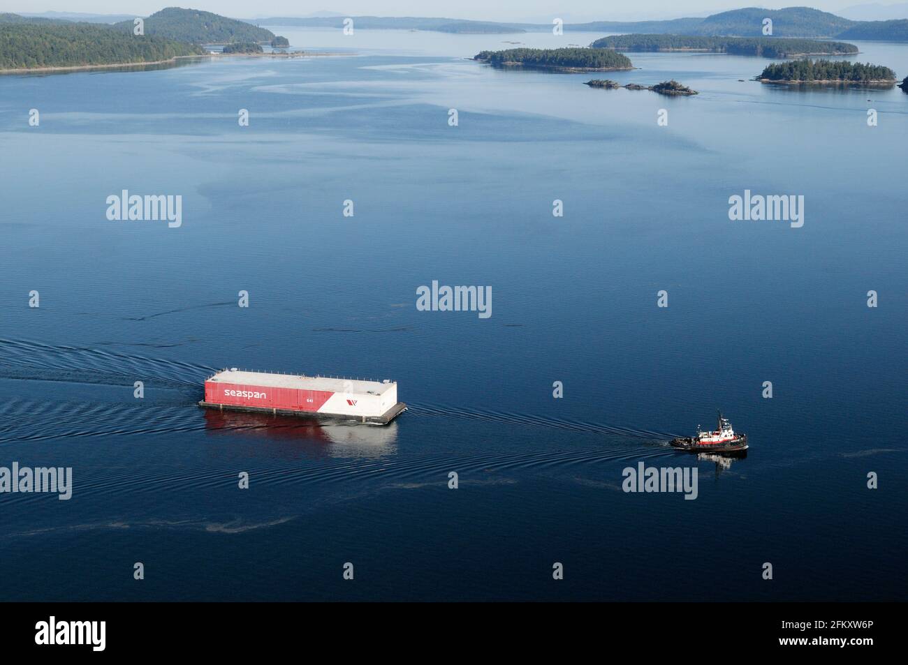 Schlepper und Lastkahn in der Nähe der Stadt Chemainus, British Columbia, Kanada. Stockfoto