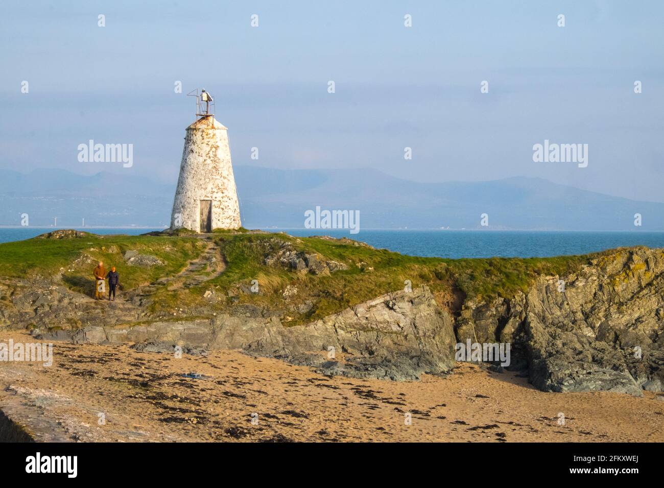 Ynys Llanddwyn,Llanddwyn, Llanddwyn Island,Anglessey,Anglesey,Ynys Mon,Insel Anglesey,Insel,Küste,Küste,Küstenweg,Isle of Anglesey Küstenweg,Nord,Wales,Walisisch,GB,Großbritannien,Großbritannien,Großbritannien,Vereinigtes Königreich,Europa.Ynys Llanddwyn ist eine kleine Gezeiteninsel vor der Westküste von Anglesey Wales (Nordwesten von Wales). Môn Die nächste Siedlung ist das Dorf Newborough.die Insel ist geologisch interessant mit Kissenlava, Jaspisformationen und äolischen Sandvorkommen. Die Insel ist Teil des National Nature Reserve of Newborough Warren.der Leuchtturm Tŵr Mawr markiert den Westen Stockfoto