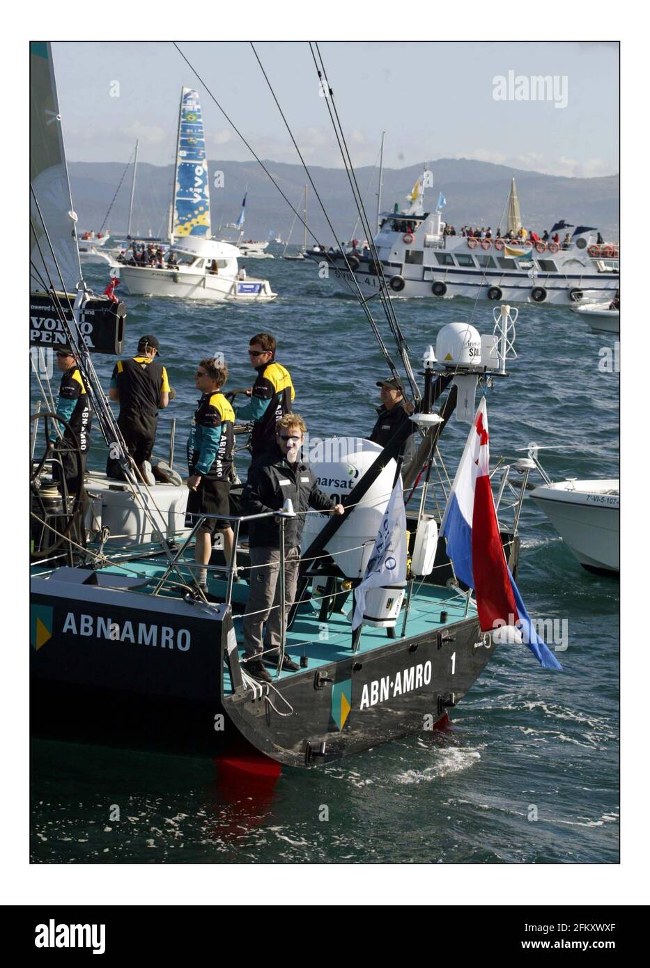 Gordon Ramsay kam als Lebensmittelberater für das niederländische Team zum Team von ABN AMRO beim Volvo Ocean Race. Er wird versuchen, den Geschmack und den nutricianal Inhalt der getrockneten Lebensmittel an Bord zu verbessern. Gordon konnte das Teamrennen beim ersten in-Port-Rennen des Weltrennens in Sanxenxo an der spanischen Nordküste beobachten.Bild David Sandison 4+5/11/2005 Stockfoto