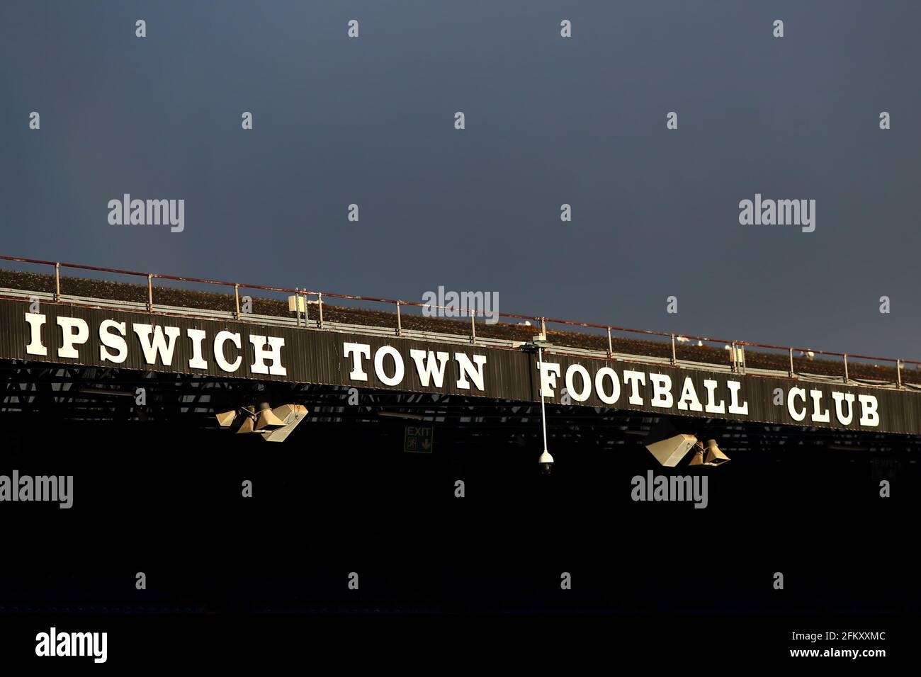 Retro Typografie ist auf dem Cobbold Standdach zu sehen - Ipswich Town U18 gegen Sheffield United U18, FA Youth Cup, Portman Road, Ipswich, UK - 30. April 2021 Stockfoto