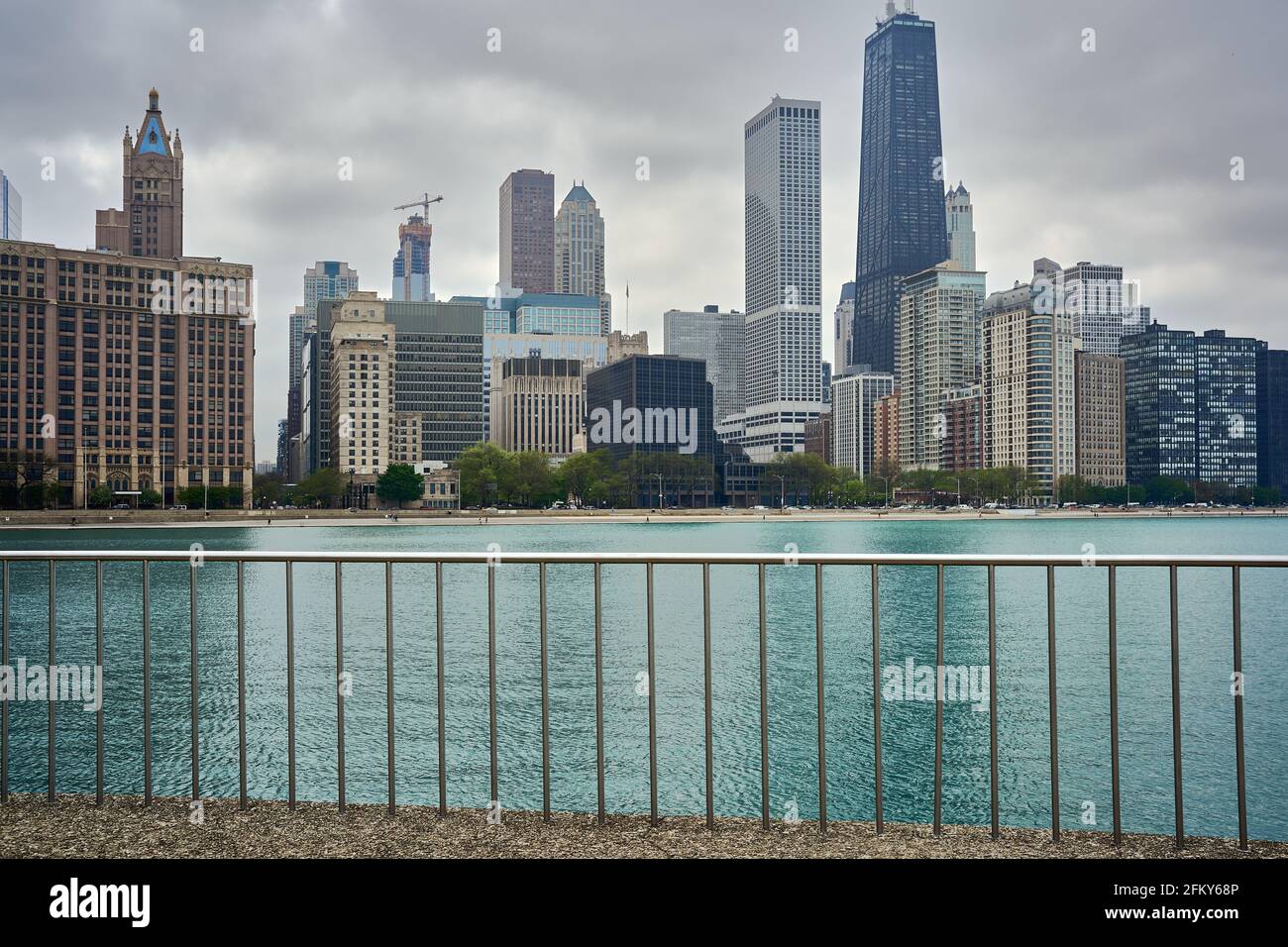 Blick auf den Lake Michigan mit der Skyline von Chicago im Hintergrund Stockfoto