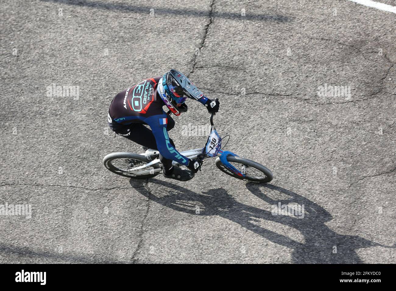 Verona, Italien. Mai 2021. Arthur PILARD aus Frankreich nimmt am 2. Mai 2021 in Verona, Italien, an der BMX Racing Men Elite Runde 2 des UEC European Cup in der BMX Olympic Arena Teil.Quelle: Mickael Chavet/Alamy Live News Stockfoto