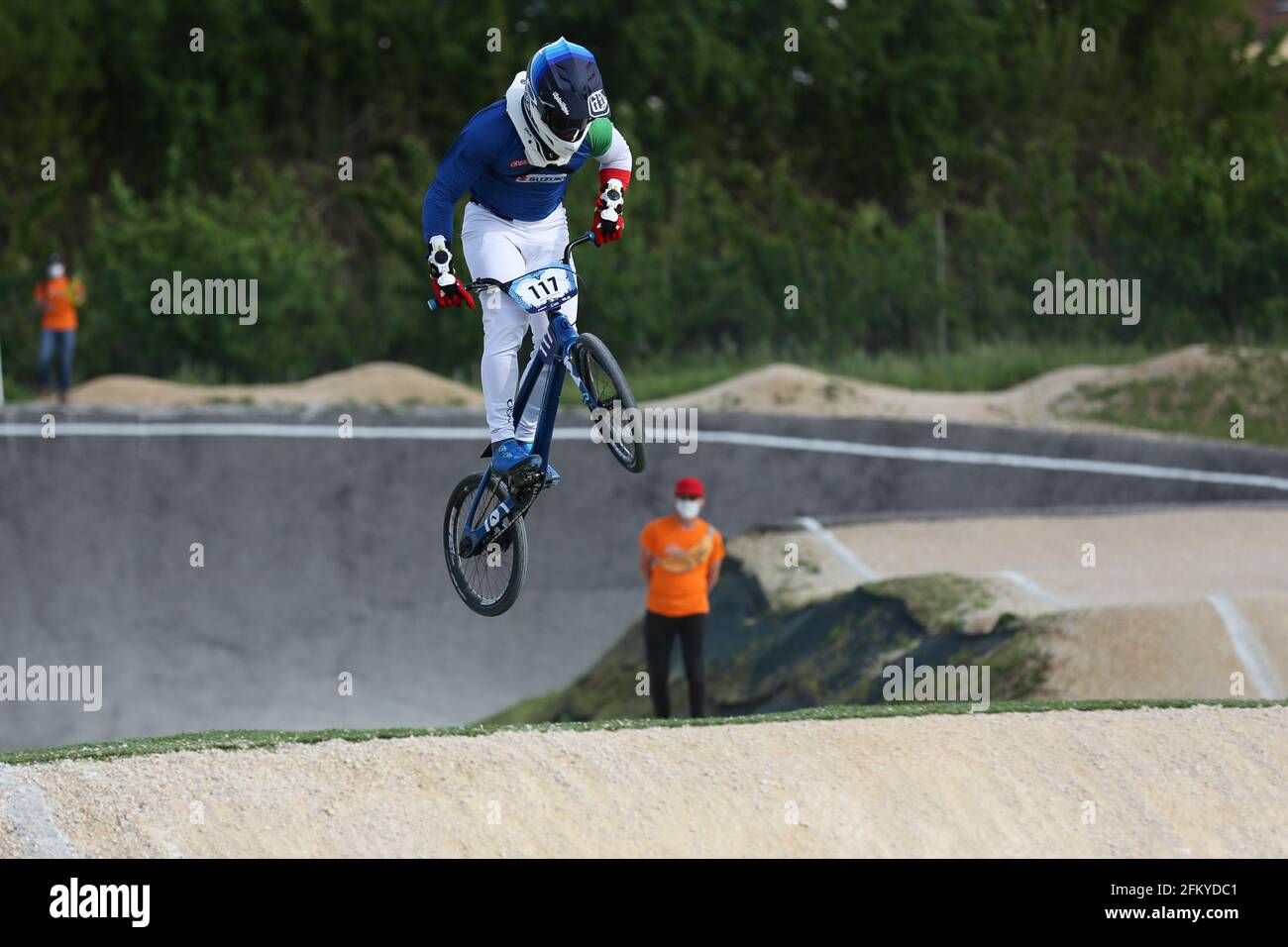 Verona, Italien. Mai 2021. Giacomo FANTONI aus Italien nimmt am 2. Mai 2021 in Verona, Italien, an der BMX Racing Men Elite Runde 2 des UEC European Cup in der BMX Olympic Arena Teil.Quelle: Mickael Chavet/Alamy Live News Stockfoto