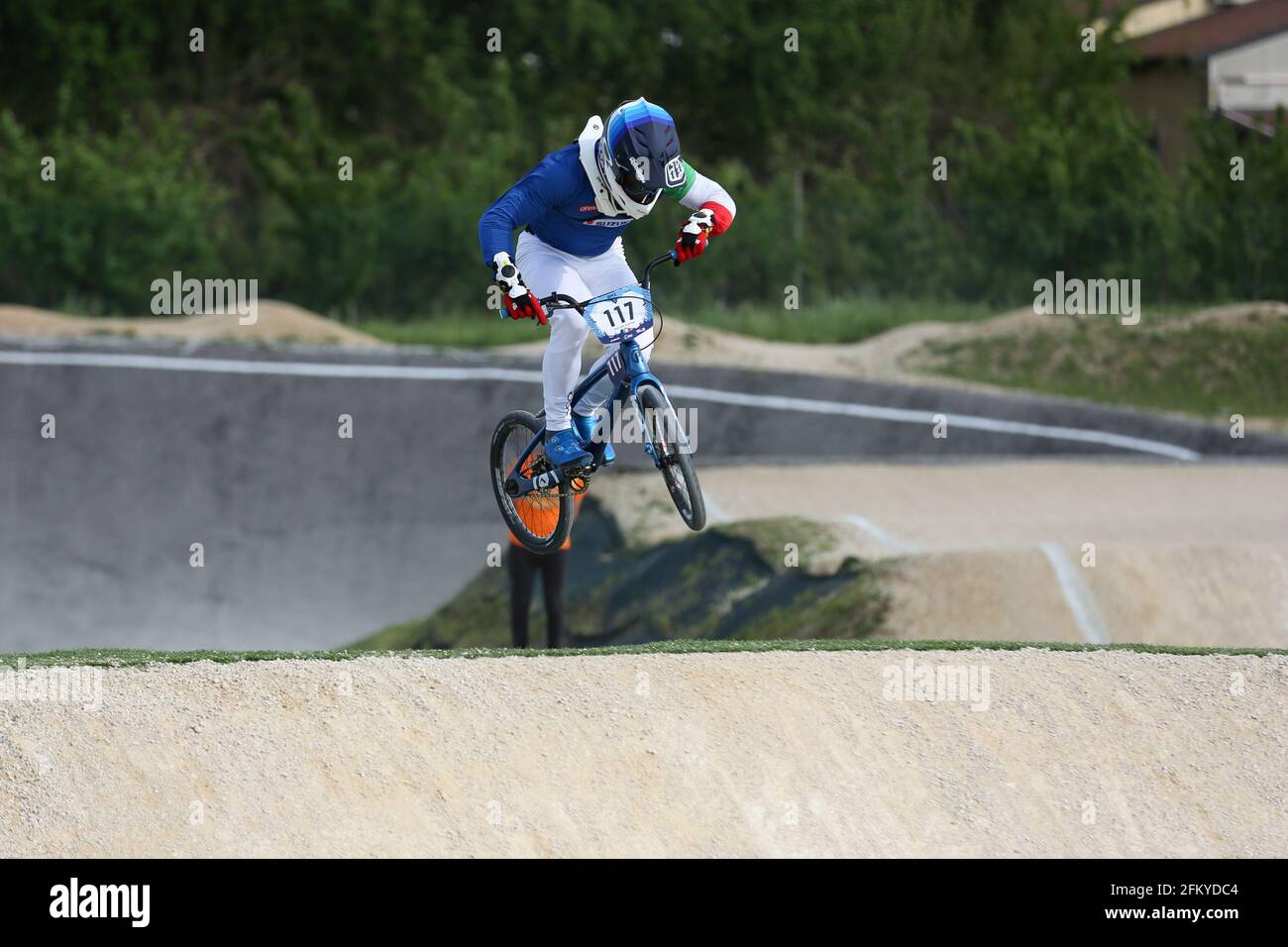 Verona, Italien. Mai 2021. Giacomo FANTONI aus Italien nimmt am 2. Mai 2021 in Verona, Italien, an der BMX Racing Men Elite Runde 2 des UEC European Cup in der BMX Olympic Arena Teil.Quelle: Mickael Chavet/Alamy Live News Stockfoto