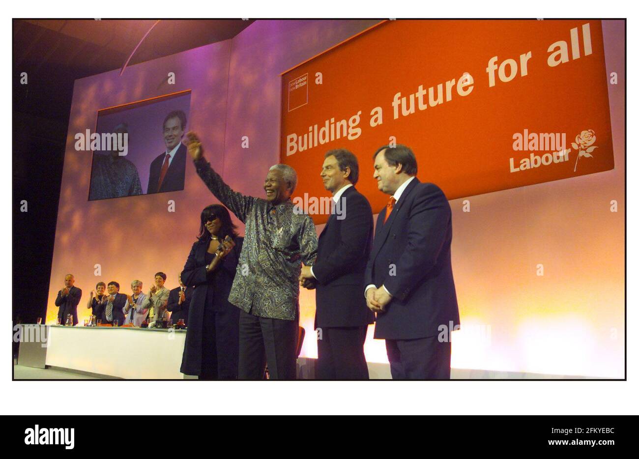 Nelson Mandela nach einer Rede auf der Labour Party Conference 2000 In Brighton mit Tony Blair, John Prescott und Gabrielle Stockfoto