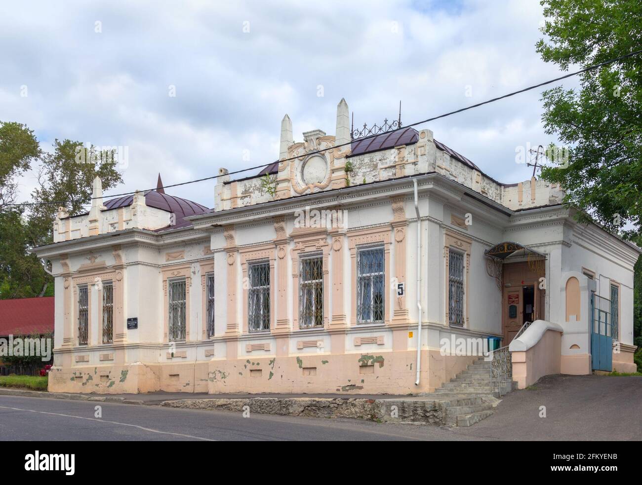 Wladimir, Russland - 11. August 2017: Stadt Kaufmann Einfamilienhaus. Dieses einstöckige Haus aus Stein ist die Konstruktion des späten 19. und frühen 20. Jahrhundert. Stockfoto