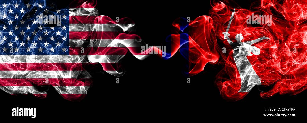 Vereinigte Staaten von Amerika, Amerika, USA, USA, USA vs. Russland, Russische, Wolgograd Oblast rauchige mystische Flaggen nebeneinander platziert. Dick gefärbt seidig Stockfoto
