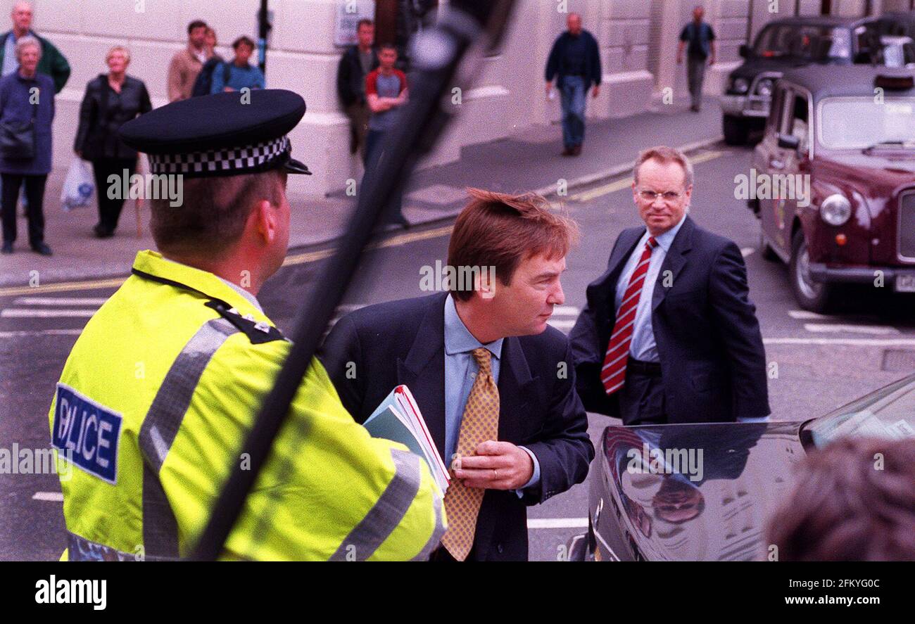 JEFFREY ARCHER, 2000. SEPTEMBER, KOMMT HEUTE MORGEN AM AMTSGERICHT DER BOW STREET AN. Stockfoto