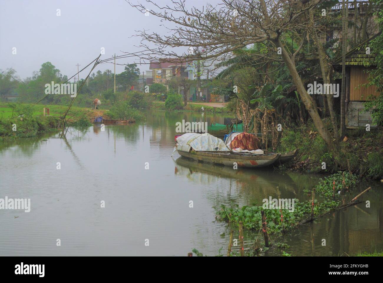 Ländliche Szene mit Fluss im Dorf Puoc Tich, nr. Hue, Vietnam, Asien Stockfoto