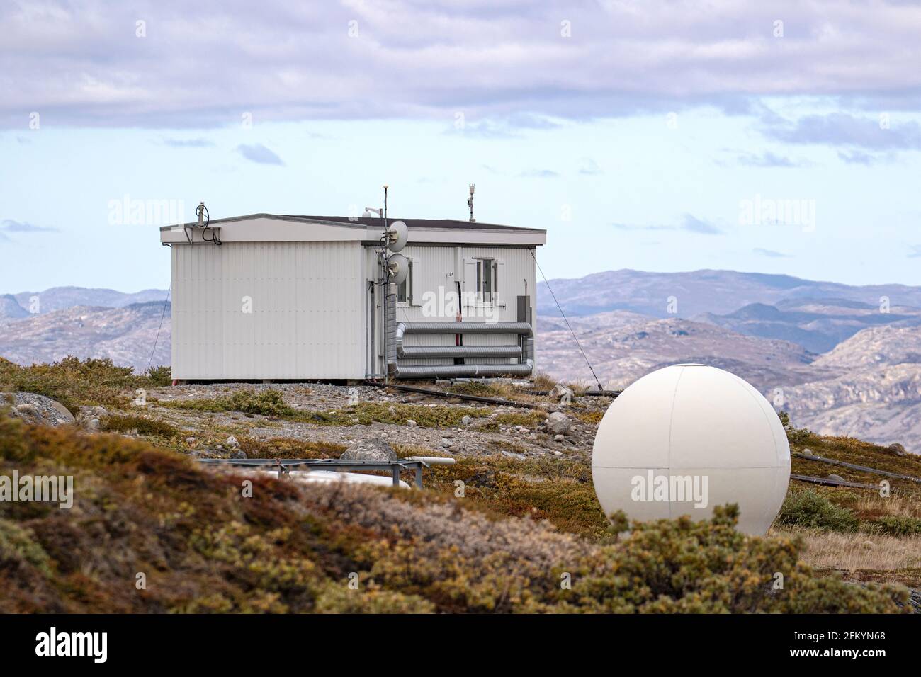Kommunikationsstation des ehemaligen US-Luftwaffenstützpunkts Sondrestrom in Kangerlussuaq, Grönland. Stockfoto