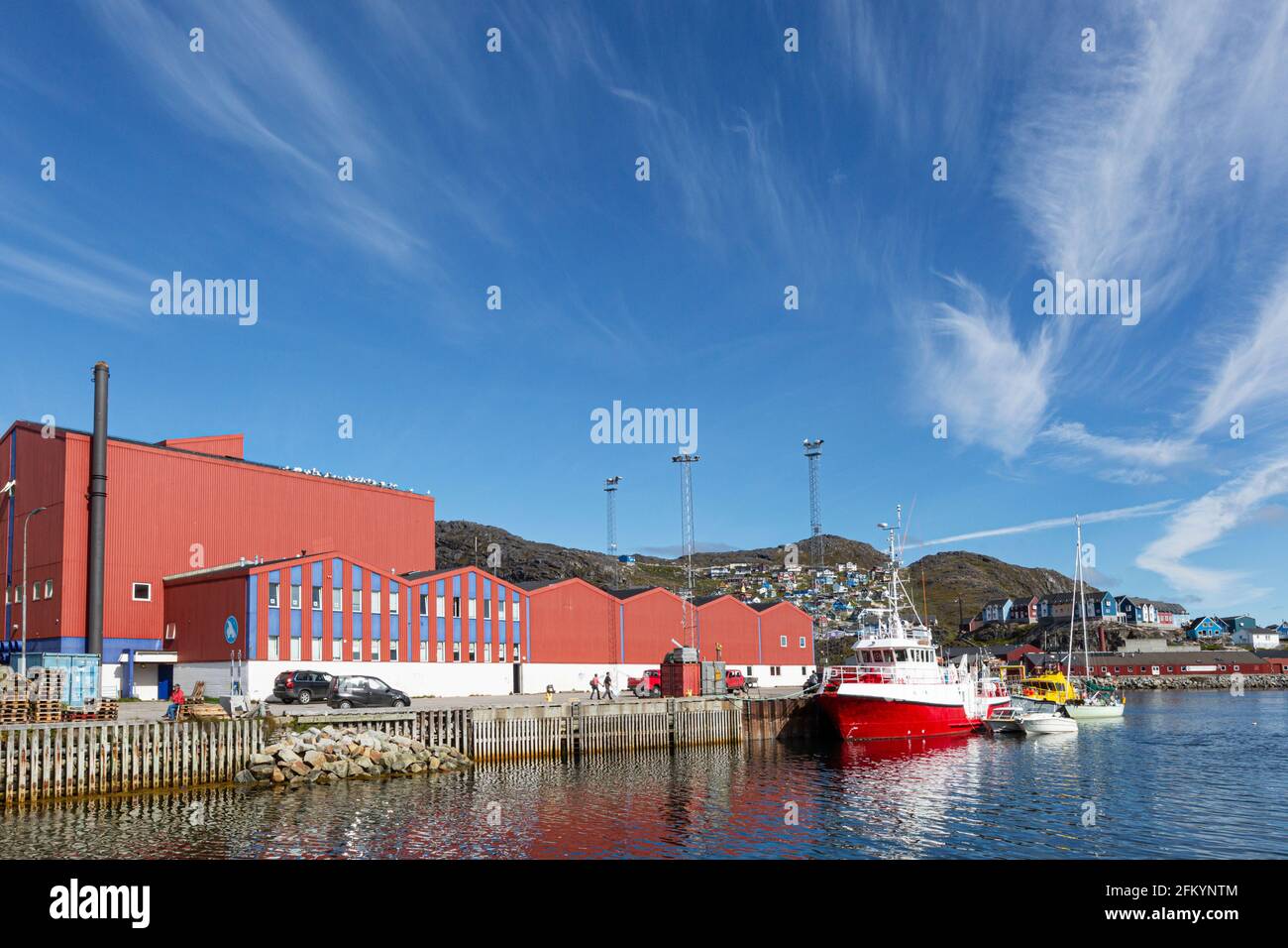 Der Hafen im kleinen grönländischen Dorf Qaqortoq, ehemals Julianehåb, im Süden Grönlands. Stockfoto