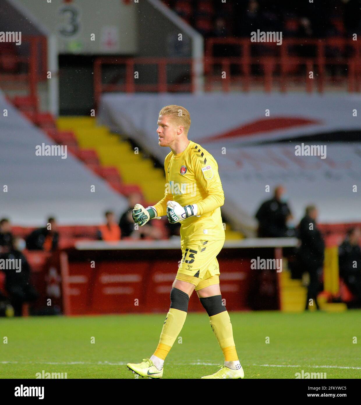 London, Großbritannien. The Valley, London, Großbritannien. Mai 2021. English Football League One Football, Charlton Athletic gegen Lincoln City; Ben Amos feiert das 3. Charlton-Tor in der 66. Minute von Aneke Credit: Action Plus Sports/Alamy Live News Credit: Action Plus Sports Images/Alamy Live News Stockfoto