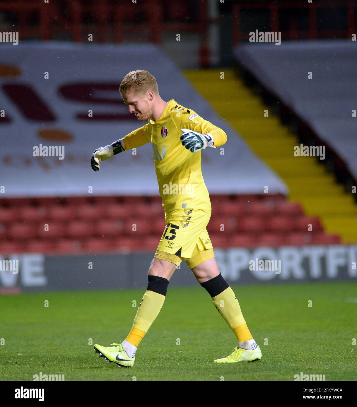 London, Großbritannien. The Valley, London, Großbritannien. Mai 2021. English Football League One Football, Charlton Athletic gegen Lincoln City; Ben Amos feiert das 3. Charlton-Tor in der 66. Minute von Aneke Credit: Action Plus Sports/Alamy Live News Credit: Action Plus Sports Images/Alamy Live News Stockfoto
