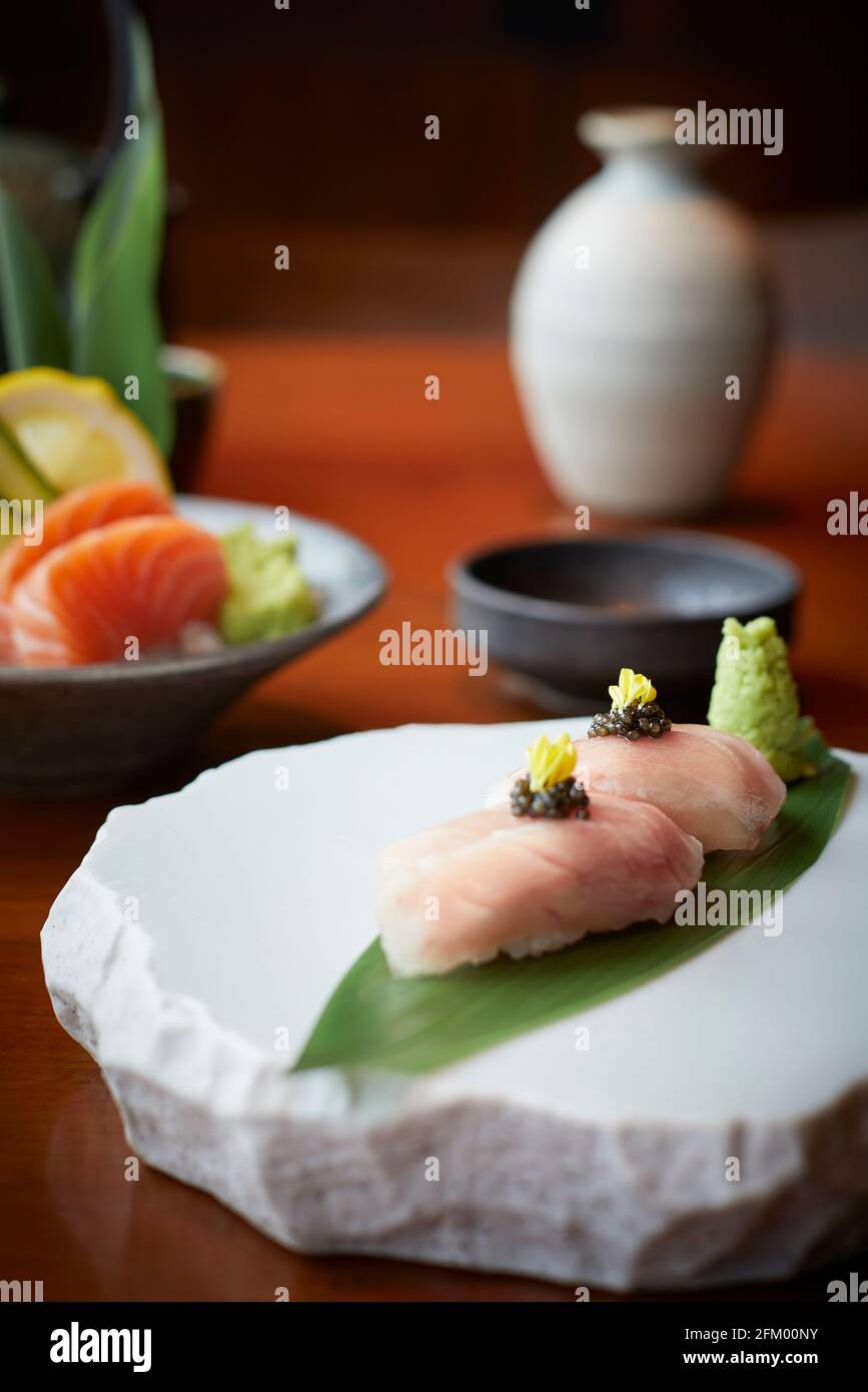 Fettes japanisches Thunfisch-Sushi mit Kaviar Stockfoto