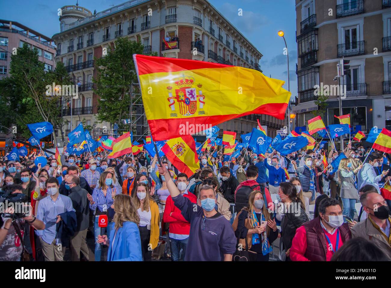 Madrid, Spanien. Mai 2021. Isabel Diaz Ayuso, eine absolute Fremde ohne große Reise vor zwei Jahren, wird als ein echtes politisches Phänomen konsolidiert. Die Madrider Präsidentin und Kandidatin der PP ist die große Siegerin der Wahlen in Madrid, wo sie bis zu mehr Sitze als die drei linken Parteien zusammen gekehrt hat, was ihr eine bequeme und ohne Vox für jedes Gesetz regieren wird. (Foto von Alberto Sibaja/Pacific Press) Quelle: Pacific Press Media Production Corp./Alamy Live News Stockfoto