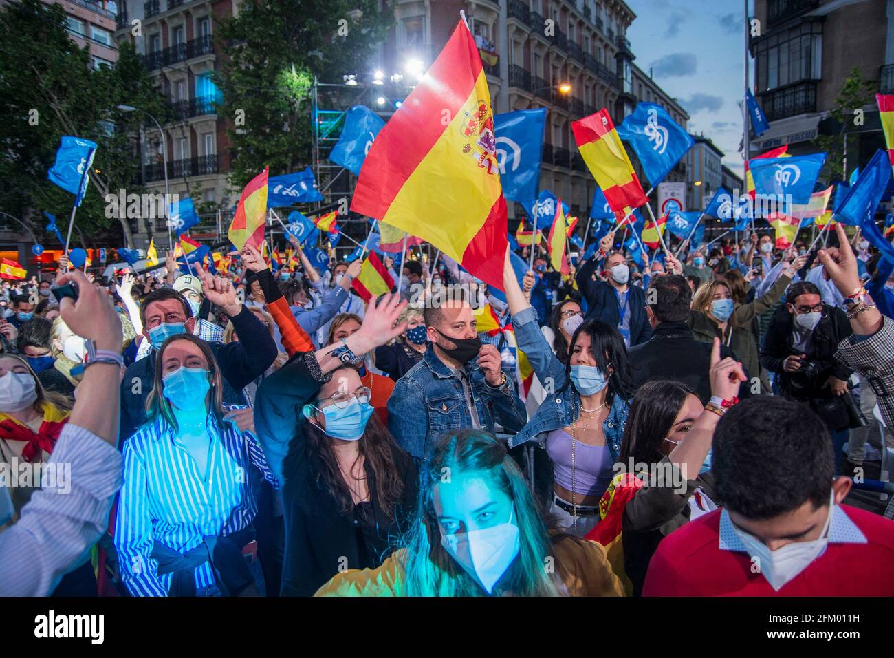 Madrid, Spanien. Mai 2021. Isabel Diaz Ayuso, eine absolute Fremde ohne große Reise vor zwei Jahren, wird als ein echtes politisches Phänomen konsolidiert. Die Madrider Präsidentin und Kandidatin der PP ist die große Siegerin der Wahlen in Madrid, wo sie bis zu mehr Sitze als die drei linken Parteien zusammen gekehrt hat, was ihr eine bequeme und ohne Vox für jedes Gesetz regieren wird. (Foto von Alberto Sibaja/Pacific Press) Quelle: Pacific Press Media Production Corp./Alamy Live News Stockfoto