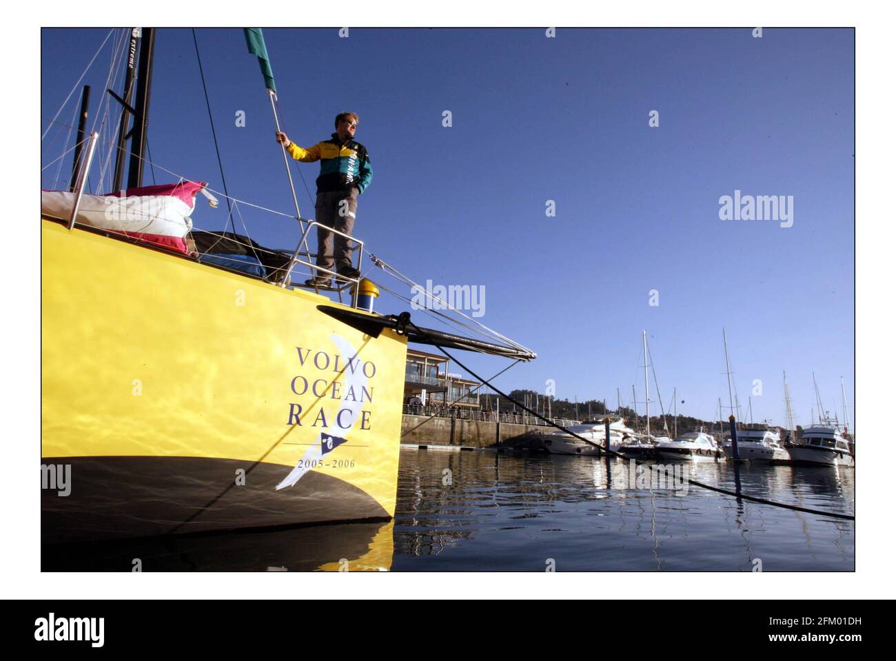 Gordon Ramsay kam als Lebensmittelberater für das niederländische Team zum Team von ABN AMRO beim Volvo Ocean Race. Er wird versuchen, den Geschmack und den nutricianal Inhalt der getrockneten Lebensmittel an Bord zu verbessern. Gordon konnte das Teamrennen beim ersten in-Port-Rennen des Weltrennens in Sanxenxo an der spanischen Nordküste beobachten.Bild David Sandison 4+5/11/2005 Stockfoto
