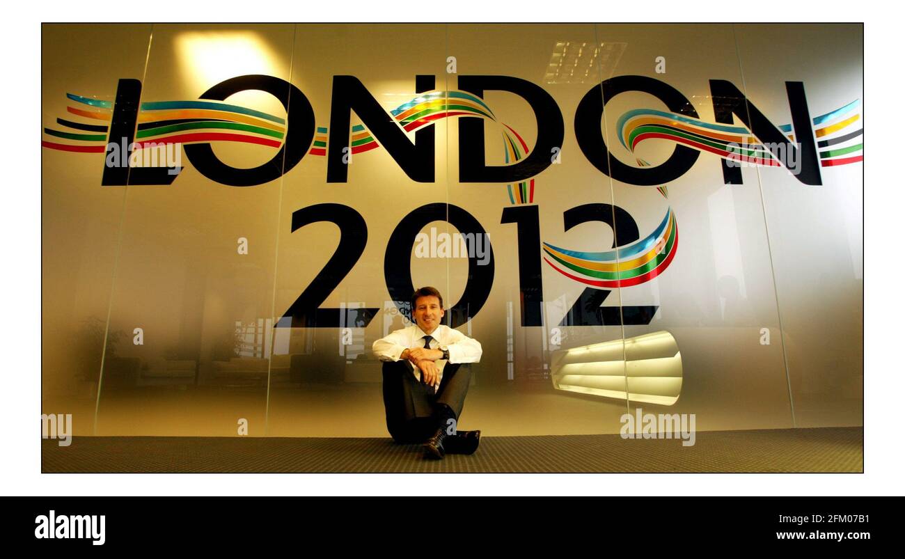 Sir Sebastian Coe führte die Kampagne für die Olympischen Spiele nach London in 2012, in seinem Büro in Canary Warfpic David Sandison 10/2/2004 Stockfoto