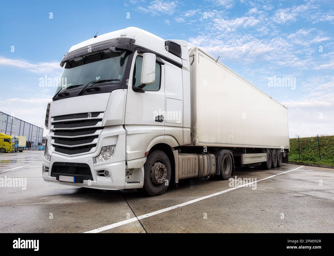 Industriegebäude und Lager mit Güterwagen - Logistic Stockfoto