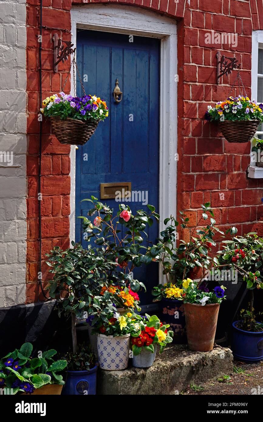 Vorgarten Eingang zum Haus, England Stockfoto