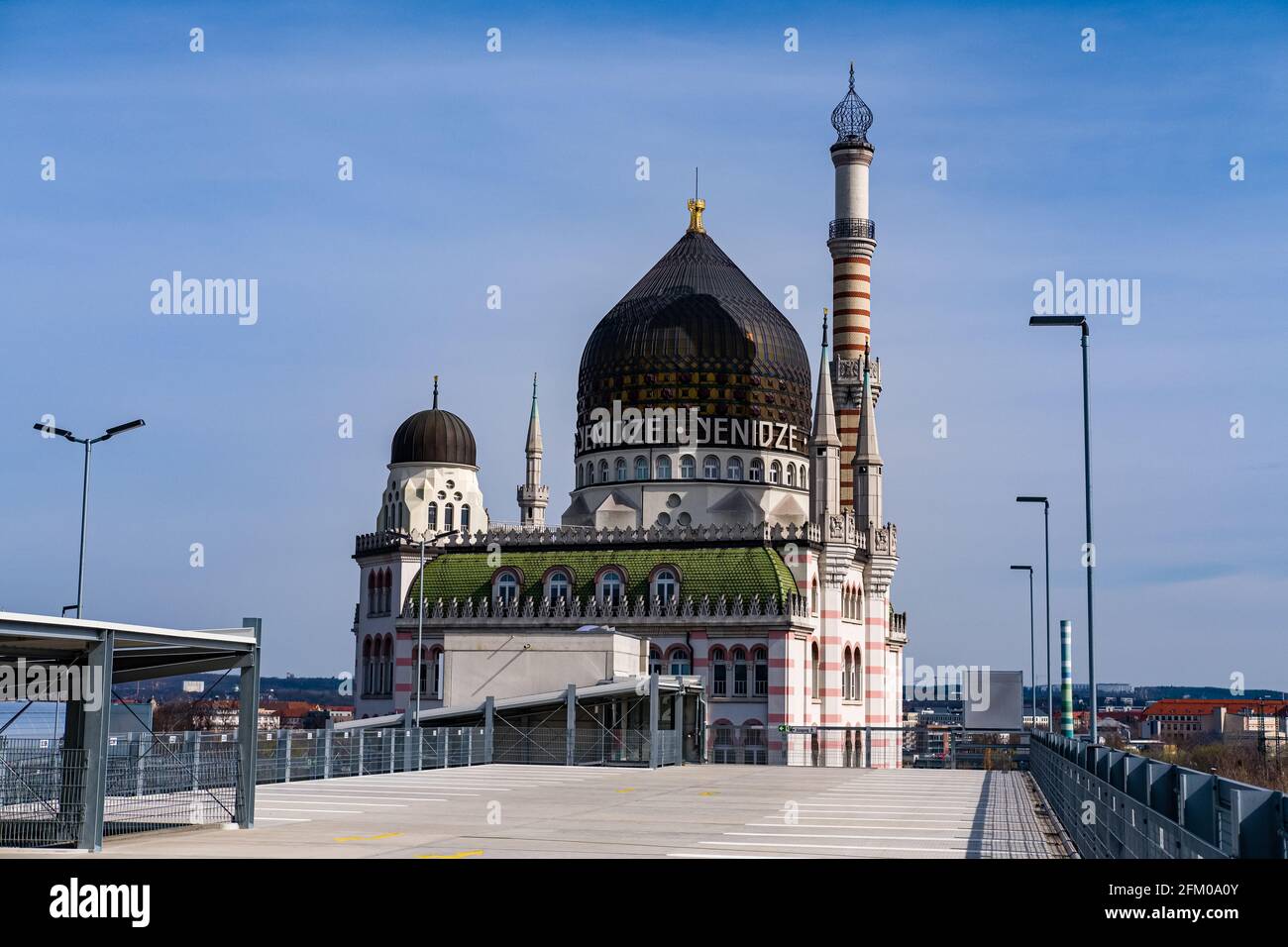 Das Gebäude Yenidze, das wie eine Moschee aussahen, war früher eine Zigarettenfabrik. Stockfoto