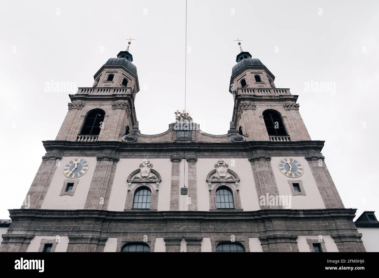 Jesuitenkirche der Heiligen Dreifaltigkeit oder Jesuitenkirche zur Heiligen Dreifaltigkeit in Innsbruck, Tirol, Österreich, auch Universitätskirche genannt Stockfoto