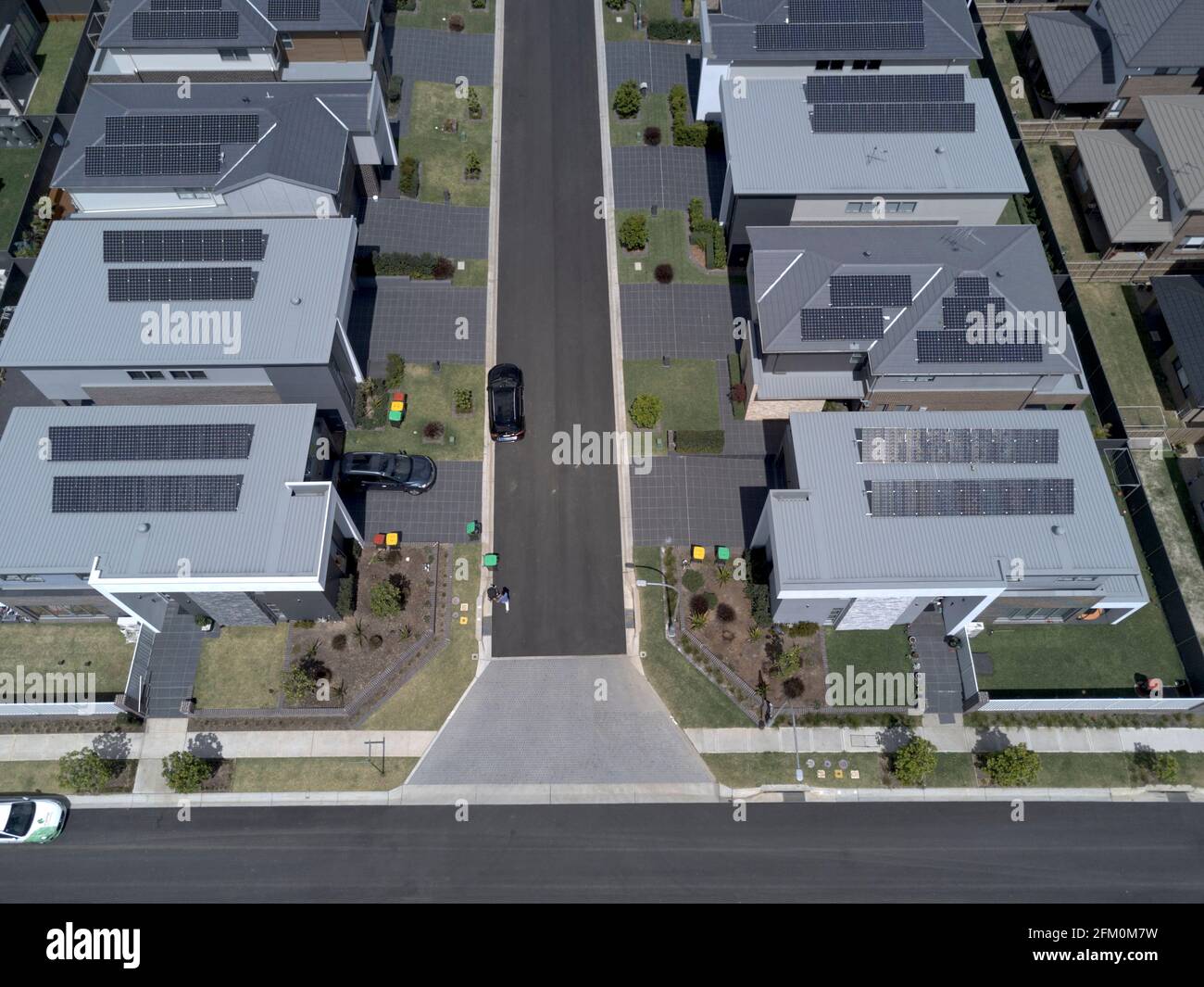 Luftaufnahme von Kühlkörper Art moderne Wohnsiedlung mit privaten Straßen Kellyville Western Sydney Australien. Die Häuser belegen den größten Teil des Geländes und hinterlassen Litt Stockfoto