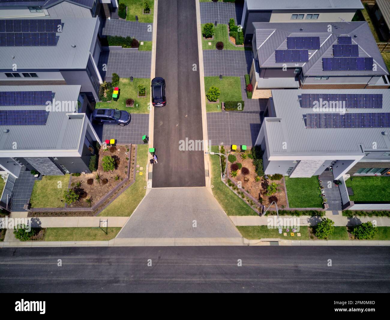 Luftaufnahme von Kühlkörper Art moderne Wohnsiedlung mit privaten Straßen Kellyville Western Sydney Australien. Die Häuser belegen den größten Teil des Geländes und hinterlassen Litt Stockfoto