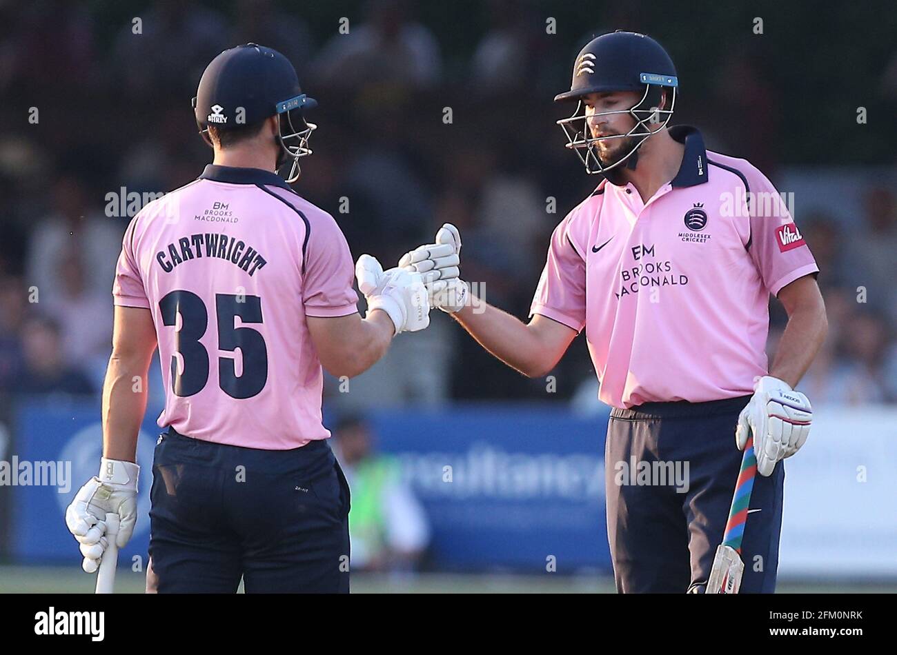 Hilton Cartwright (L) und James Fuller von Middlesex während Essex Eagles vs Middlesex, Vitality Blast T20 Cricket am Cloudfm County Ground am 6. J Stockfoto