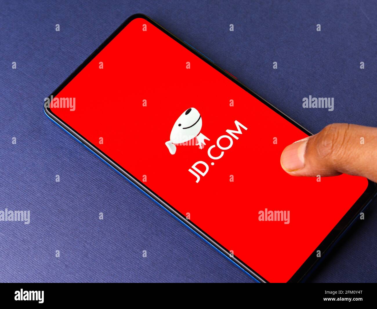 Assam, indien - 04. Mai 2021 : JD.com Logo auf Telefonbildschirm Stock Bild. Stockfoto