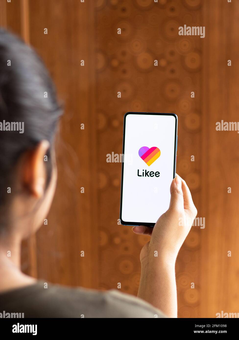 Assam, indien - 04. Mai 2021 : Likee App-Logo auf dem Telefonbildschirm Stockbild. Stockfoto