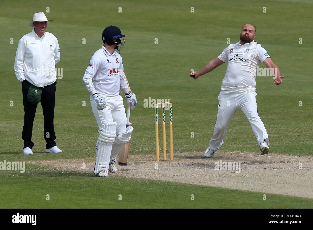 Joe Leach bei Bowling-Action für Worcestershire während Worcestershire CCC gegen Essex CCC, Specsavers County Championship Division 1 Cricket in New Road o Stockfoto