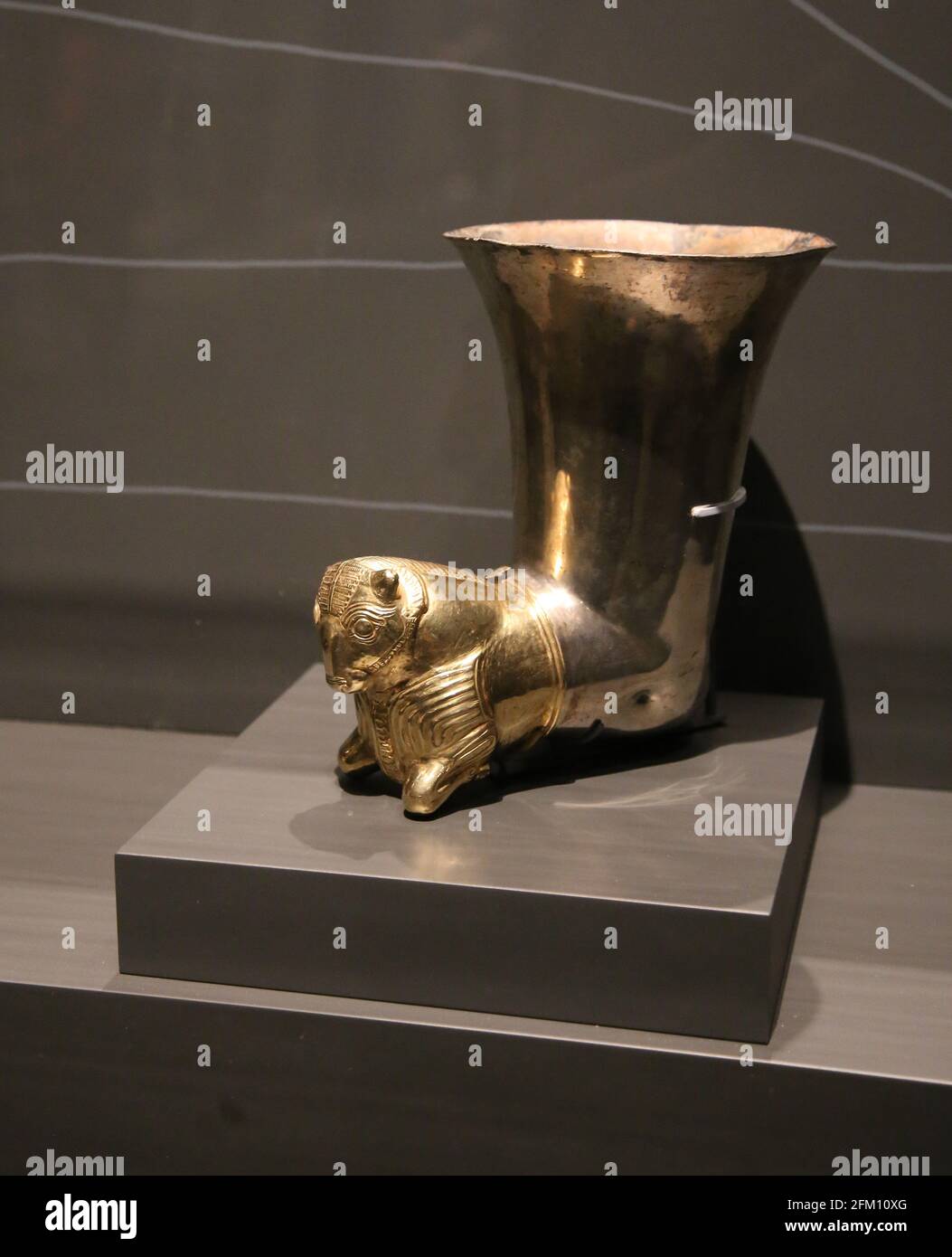 Gold Rhyton Stockfotos und -bilder Kaufen - Alamy