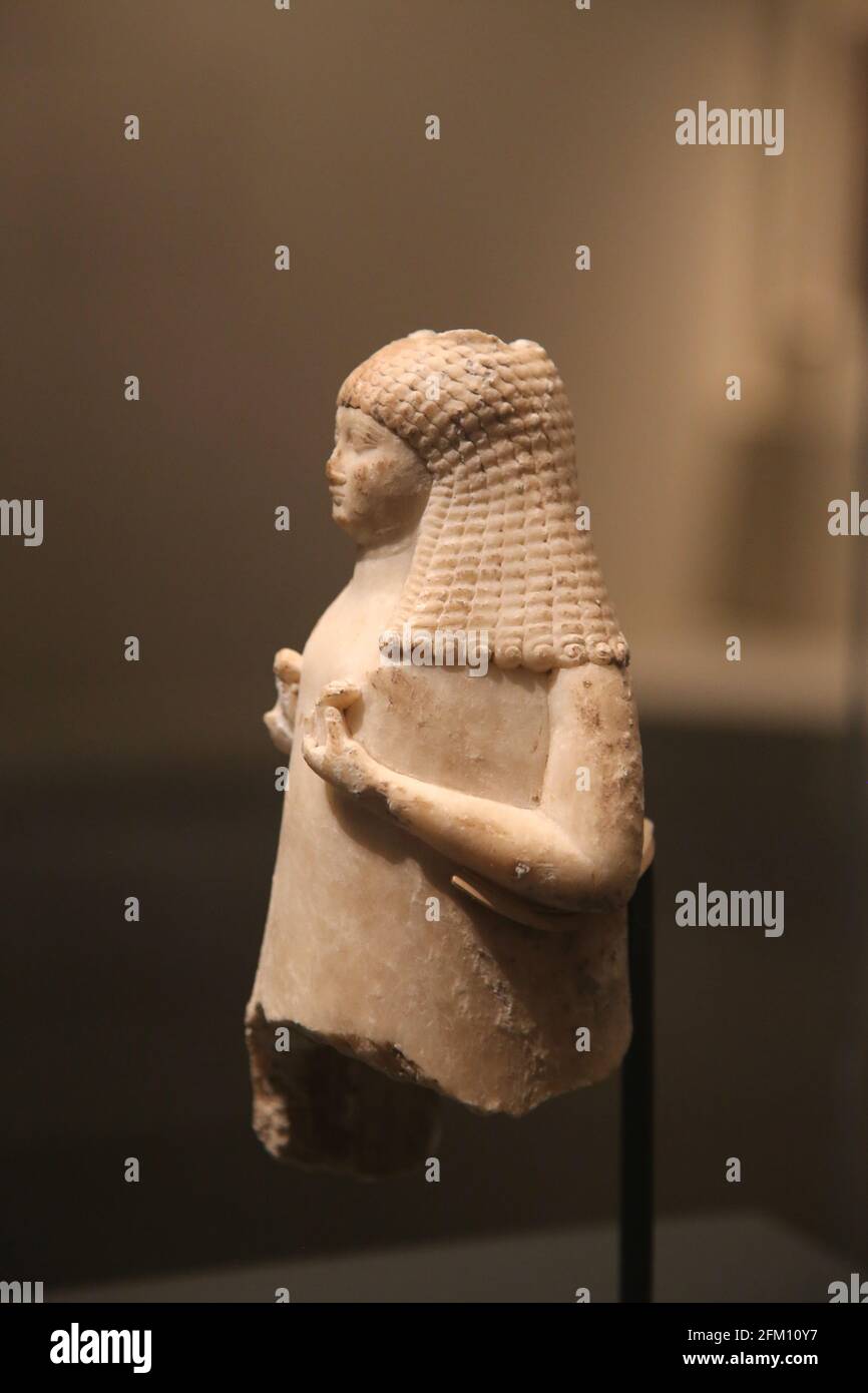 Babylonisch. Glas in der Form einer Frau. Sippar, Irak. 700-600 V. CHR. Calcit. British Museum. London. GB. Stockfoto