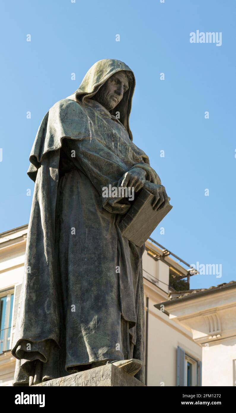 Rom, Italien. Statue von Giordano Bruno in Campo de Fiori, von Ettore Ferrari geschaffen. Bruno, 1548 - 1600, war ein italienischer Dominikanerbruder und Universalgelehrter Stockfoto