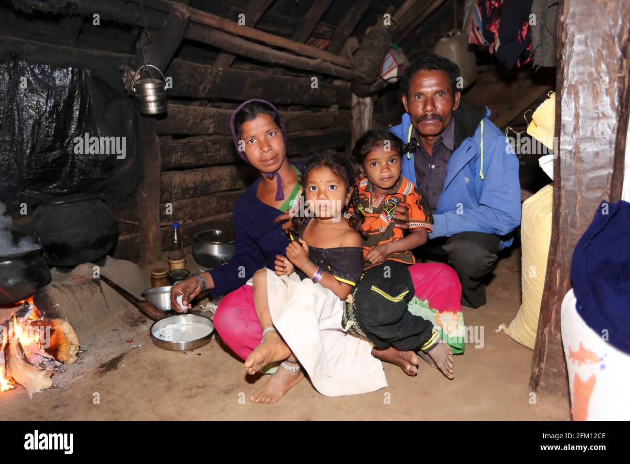 Gadaba-Stammesfamilie im Dorf Hattaguda, Andhra Pradesh, Indien Stockfoto