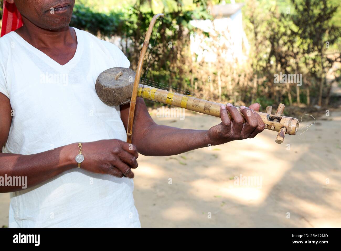 Traditionelles handgemachtes Musikinstrument des Stammes von Savara im Dorf Sannaiguda in Srikakulam Dist., Andhra Pradesh, Indien Stockfoto