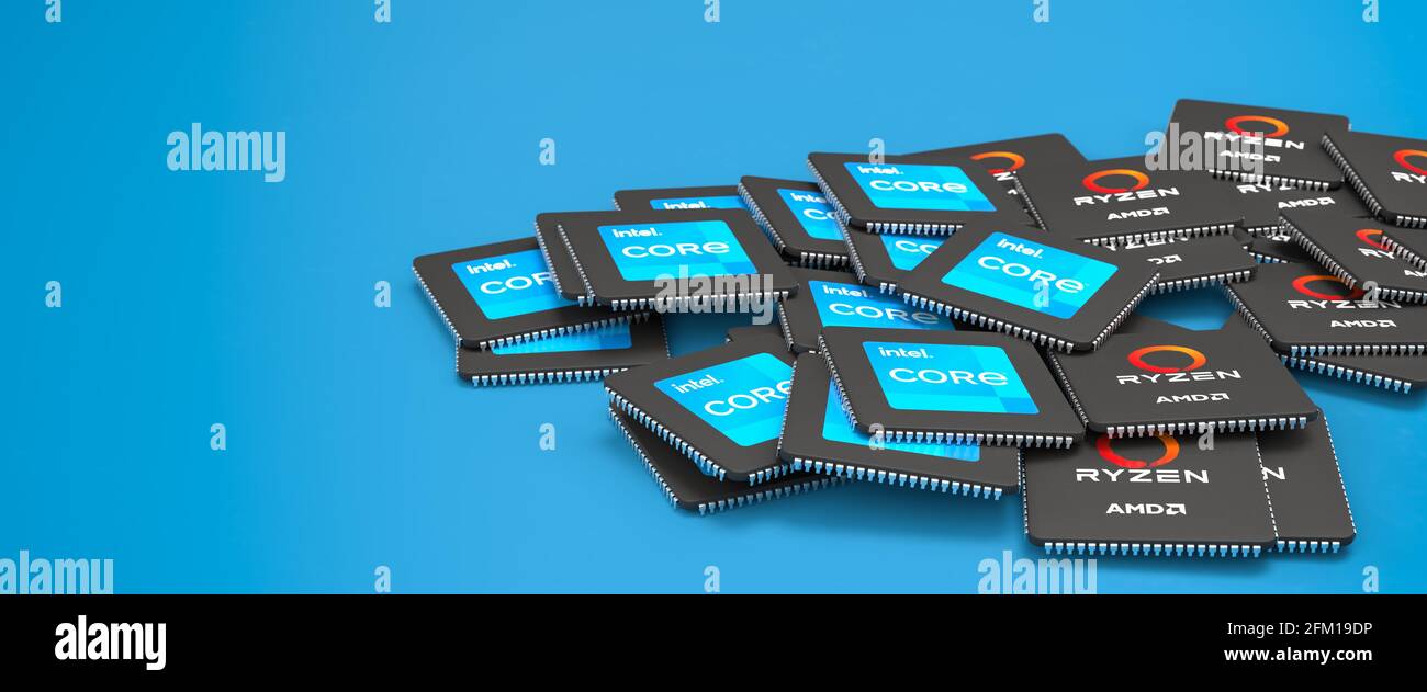 CPUs der konkurrierenden Marken Intel Core und AMD Ryzen auf einem Haufen auf einem Tisch. CPUs als 3d-Rendering modellieren. Webbanner-Format mit Kopierbereich. Stockfoto