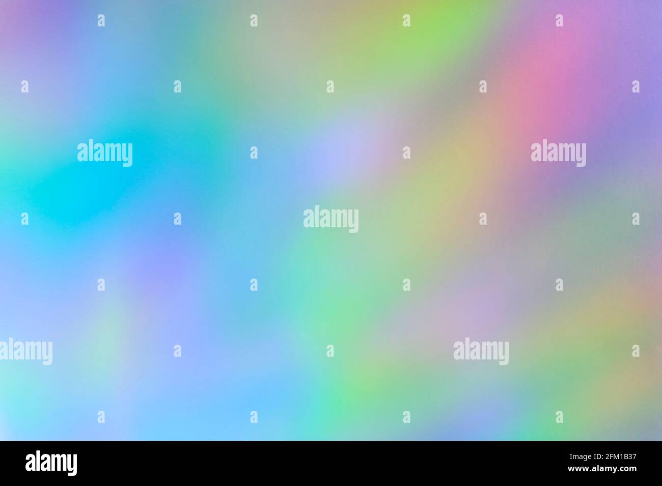 Overlay-Effekt mit unscharfem Regenbogenlicht und Refraktionsstruktur für Fotos und Mockups. Organische holografische Lichtreflexe an einer weißen Wand. Schatten für natürliches Licht ef Stockfoto
