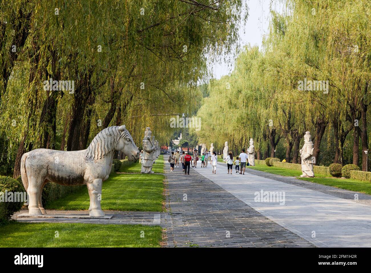 Statue des stehenden Pferdes Heiliger Weg Göttliche Straße Changling Peking Shi China Asien, UNESCO, Weltkulturerbe Stockfoto