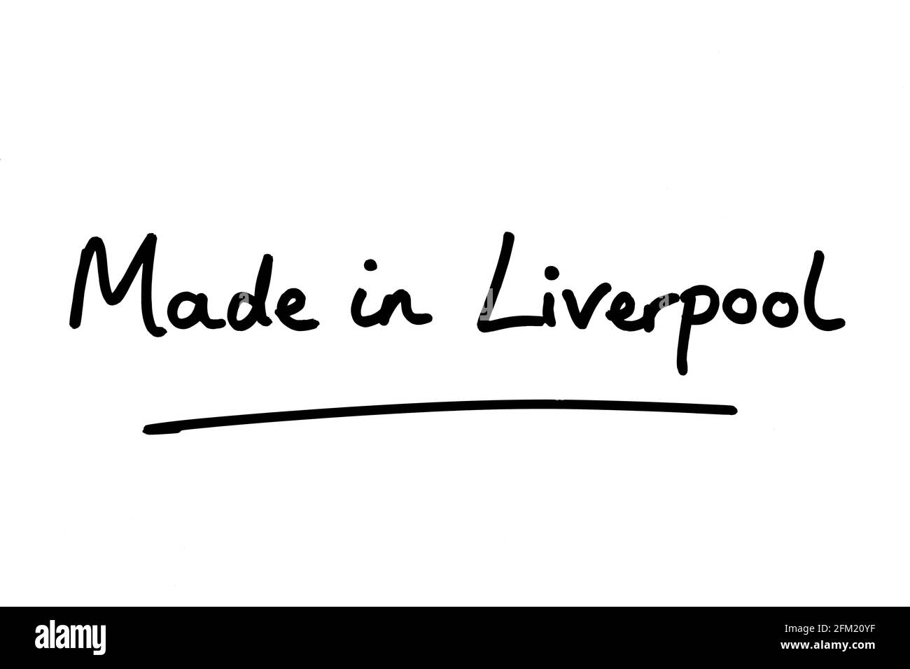 Hergestellt in Liverpool, handgeschrieben auf weißem Hintergrund. Stockfoto