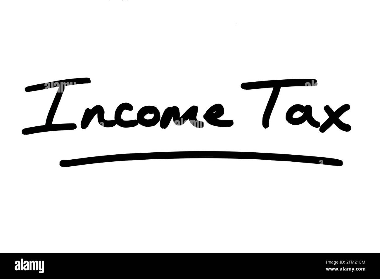 Einkommensteuer, handgeschrieben auf weißem Hintergrund. Stockfoto