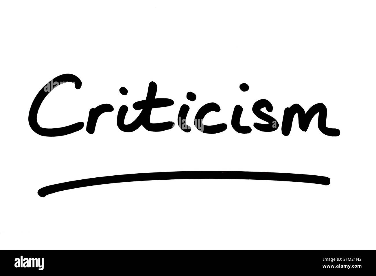 Kritik, handgeschrieben auf weißem Hintergrund. Stockfoto